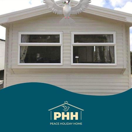 Exclusive 3 Bedroom Caravan, Sleeps 8 People At Parkdean Newquay Holiday Park, Cornwall, Uk Eksteriør bilde