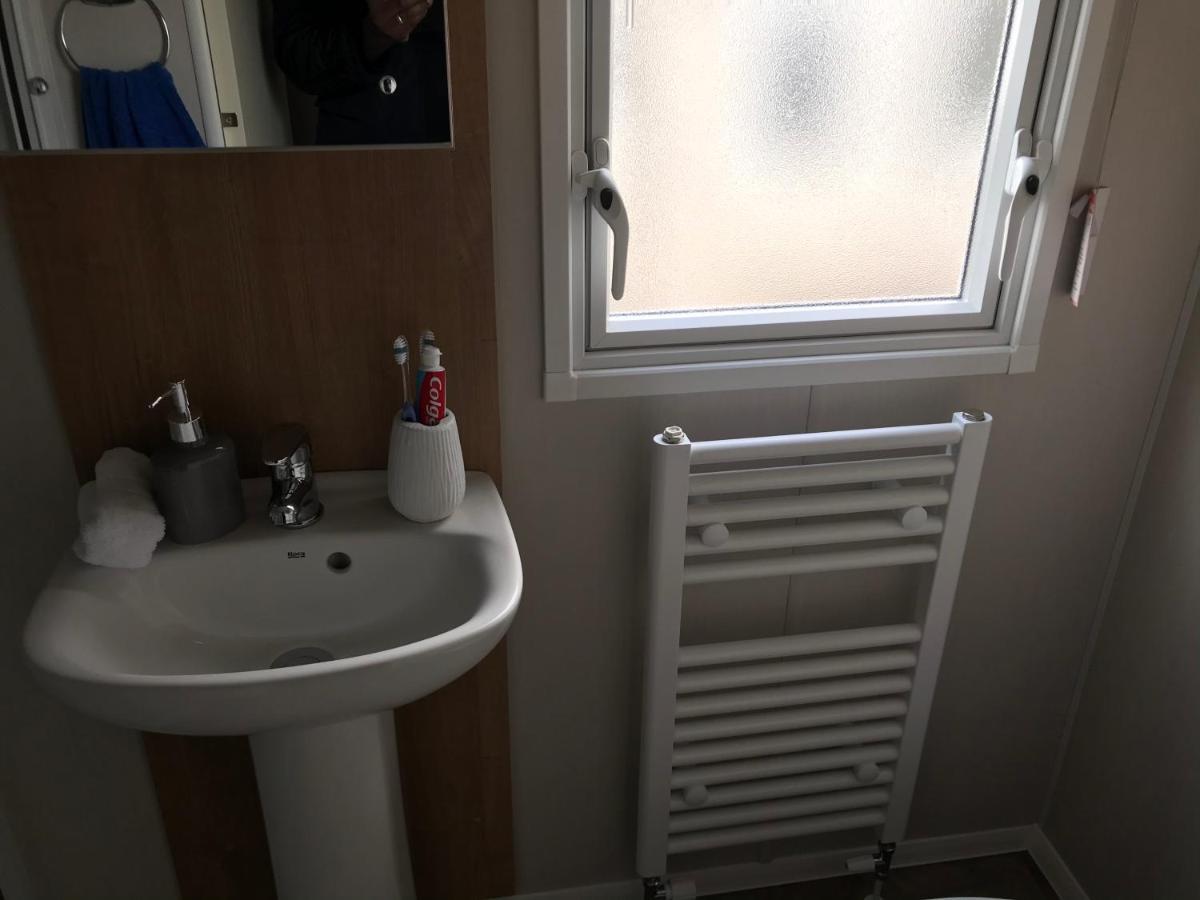 Exclusive 3 Bedroom Caravan, Sleeps 8 People At Parkdean Newquay Holiday Park, Cornwall, Uk Eksteriør bilde