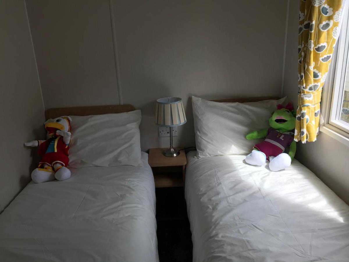 Exclusive 3 Bedroom Caravan, Sleeps 8 People At Parkdean Newquay Holiday Park, Cornwall, Uk Eksteriør bilde