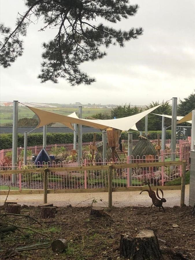 Exclusive 3 Bedroom Caravan, Sleeps 8 People At Parkdean Newquay Holiday Park, Cornwall, Uk Eksteriør bilde